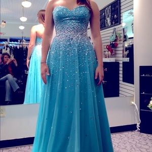 Blue, strapless, sweetheart neckline prom dress